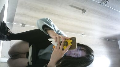 商场女厕全景偷拍多位漂亮小姐姐各种姿势嘘嘘各种美鲍一一呈现 (1)